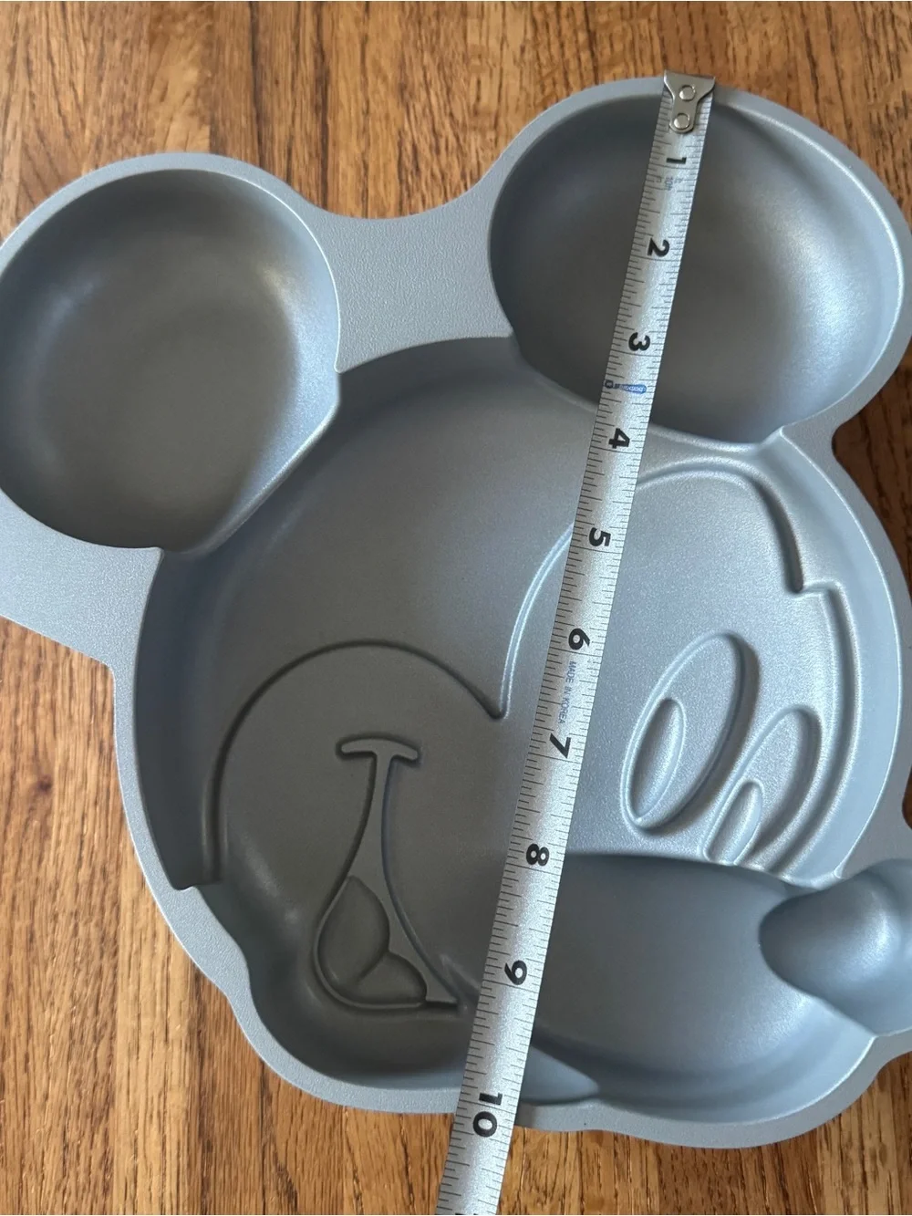 NIB Farberware Disney Mickey Mouse Cast Aluminum Cake Pan Nonstck. vintage style